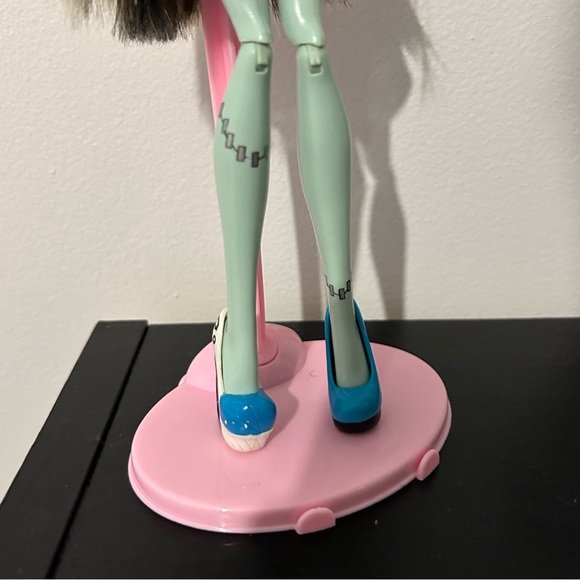 Monster High Doll Frankie Stein Picture Day: Wave 2 - Picture 2 of 7